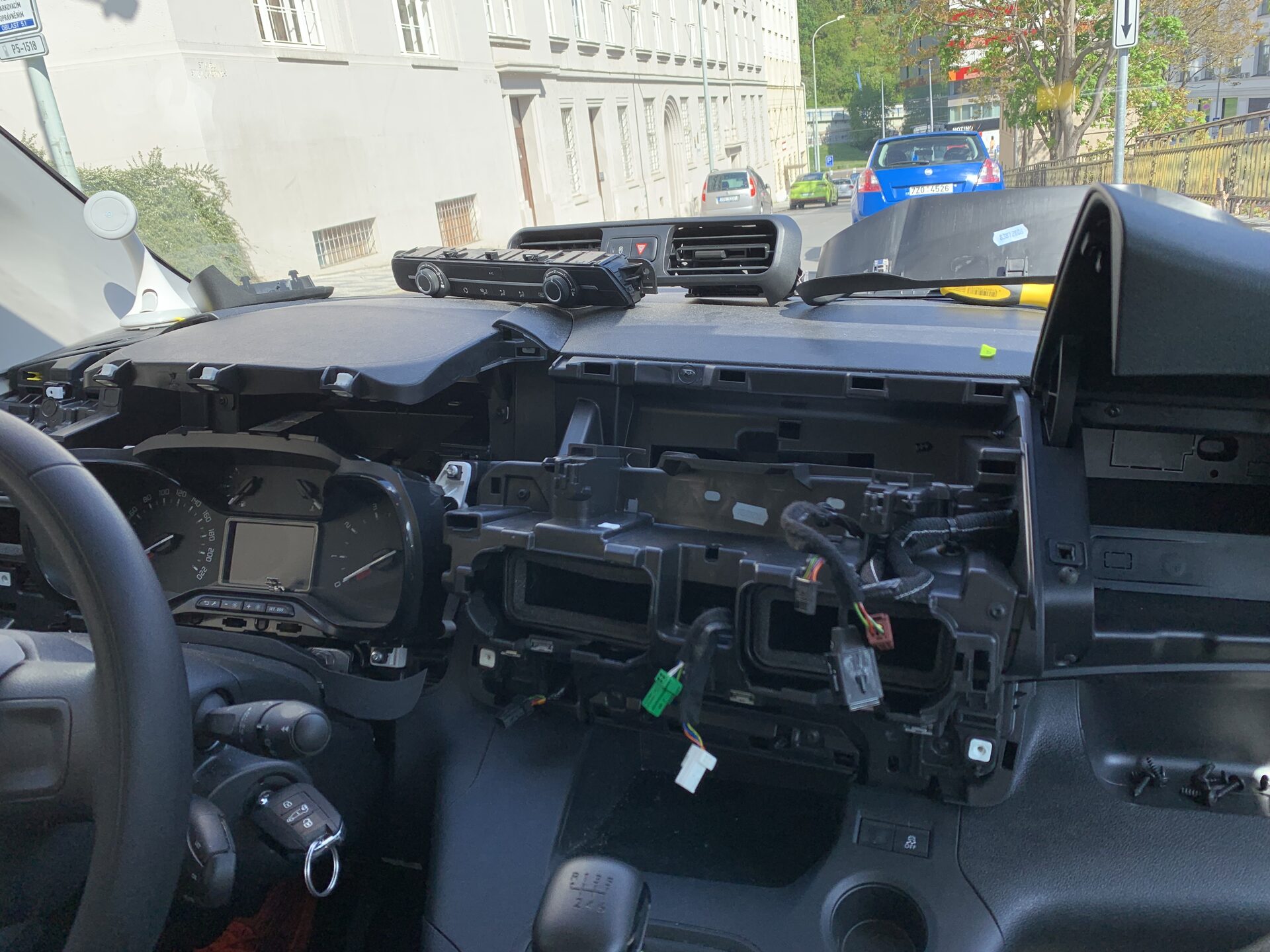 Konfigurace CAN BUS u Android autorádia — párování s řídící jednotkou vozu